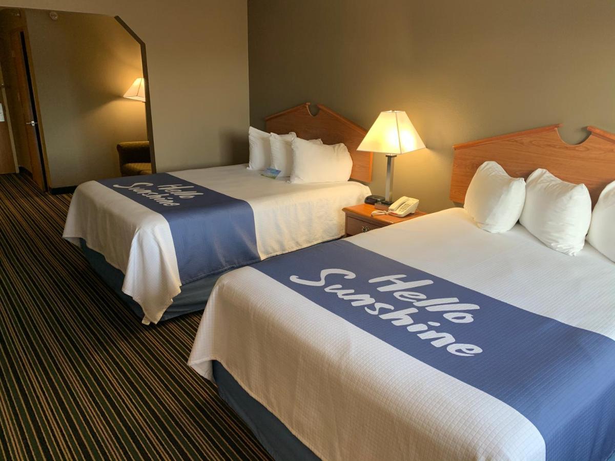 Days Inn By Wyndham Ottumwa Экстерьер фото