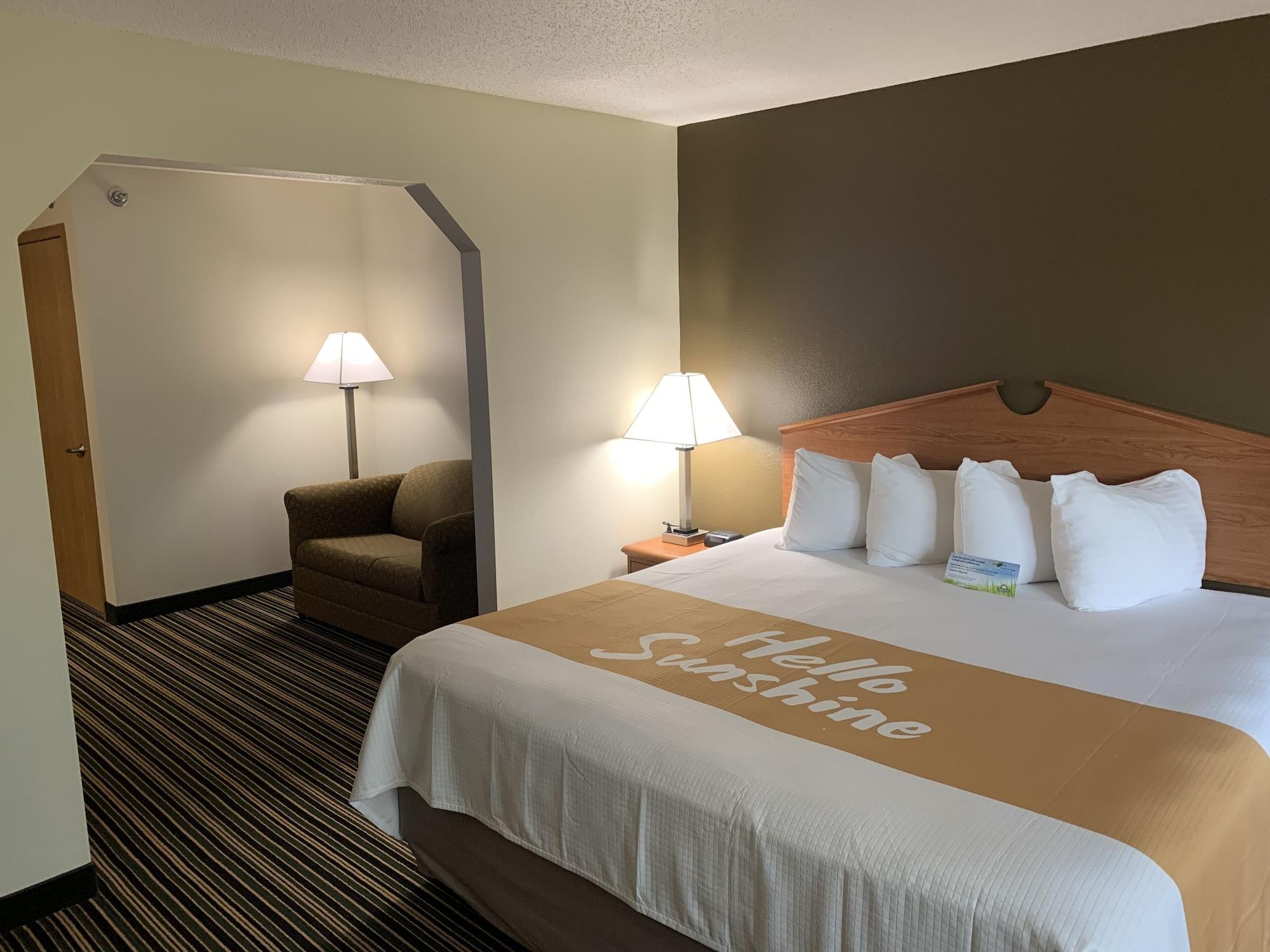 Days Inn By Wyndham Ottumwa Экстерьер фото