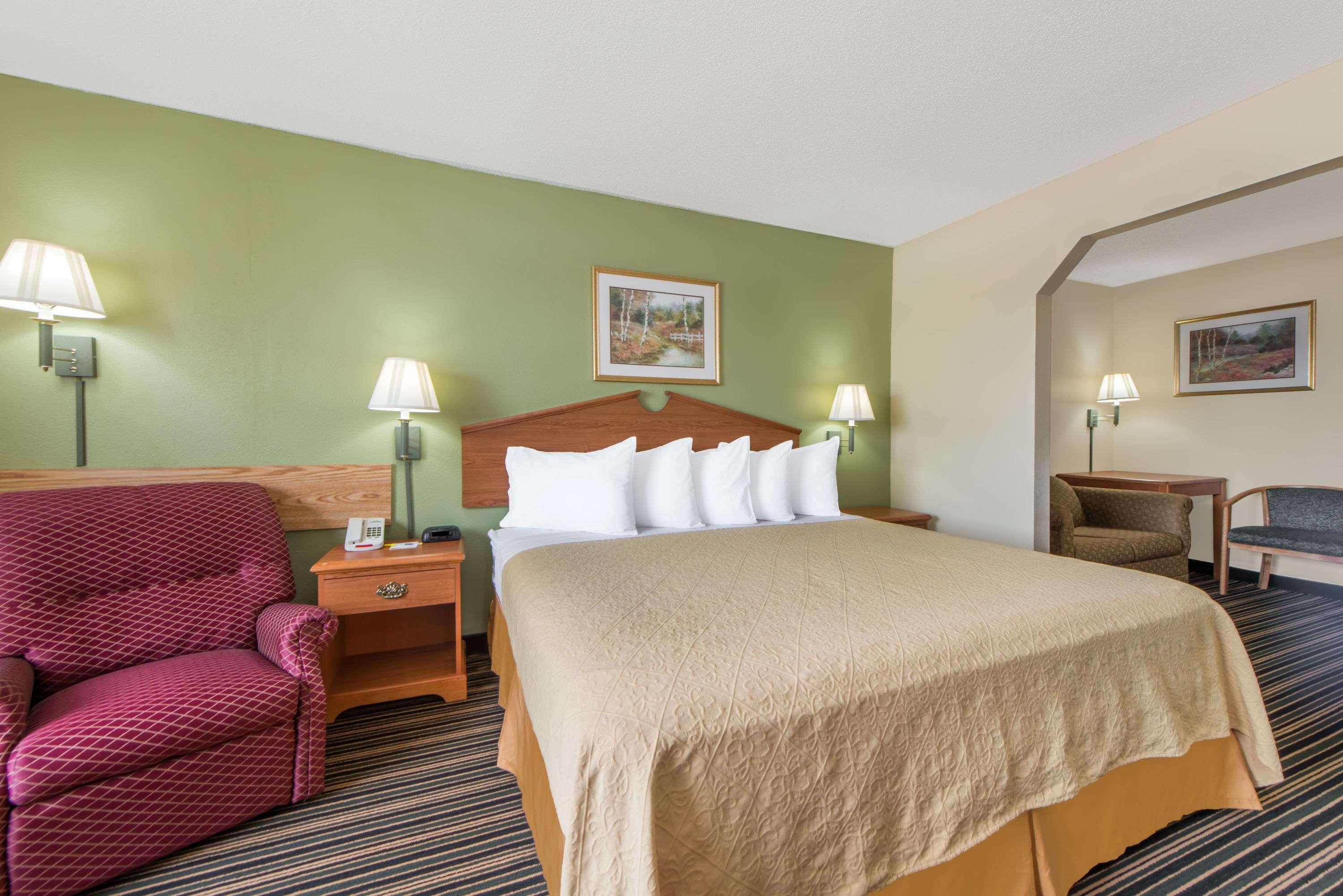 Days Inn By Wyndham Ottumwa Экстерьер фото