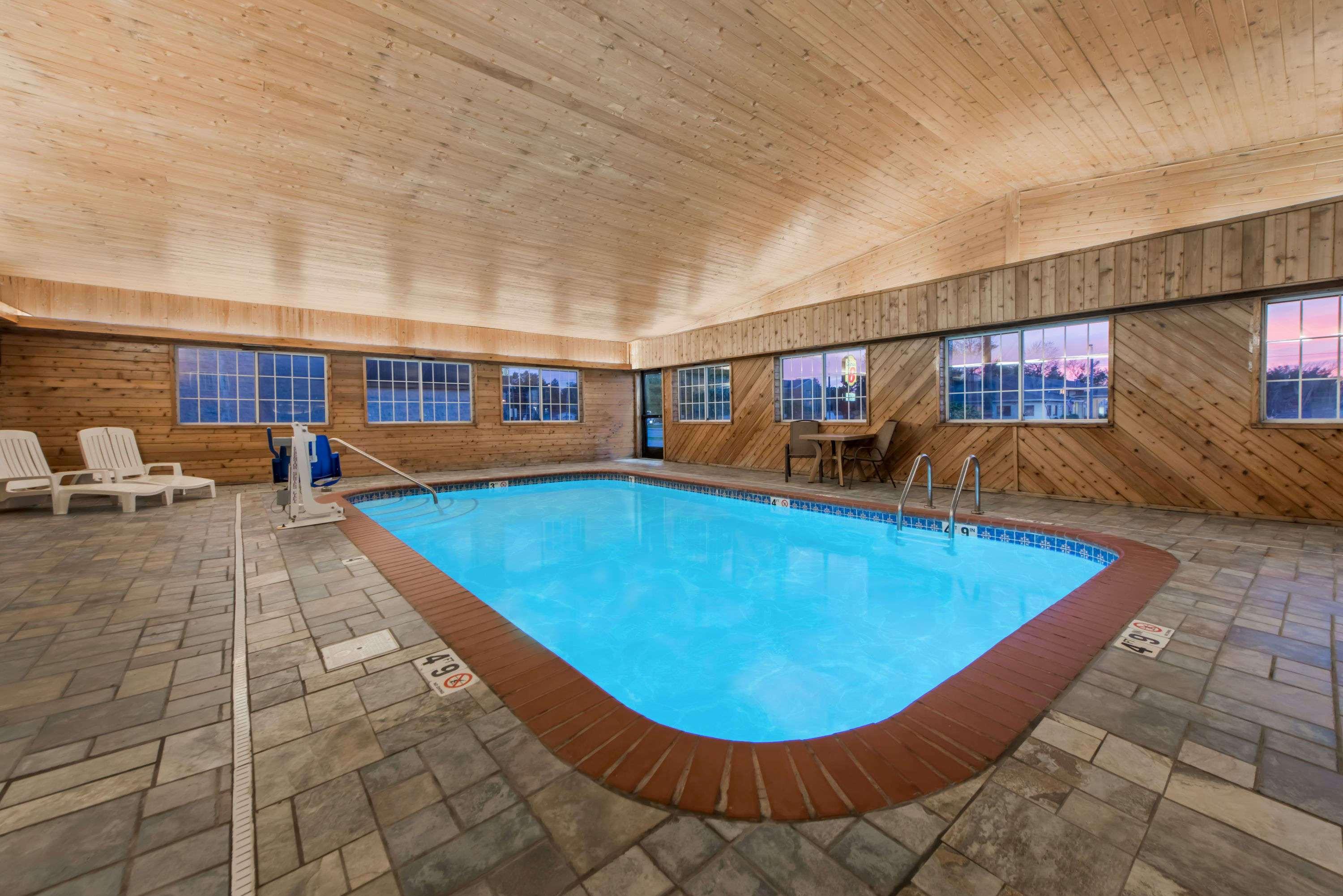 Days Inn By Wyndham Ottumwa Экстерьер фото