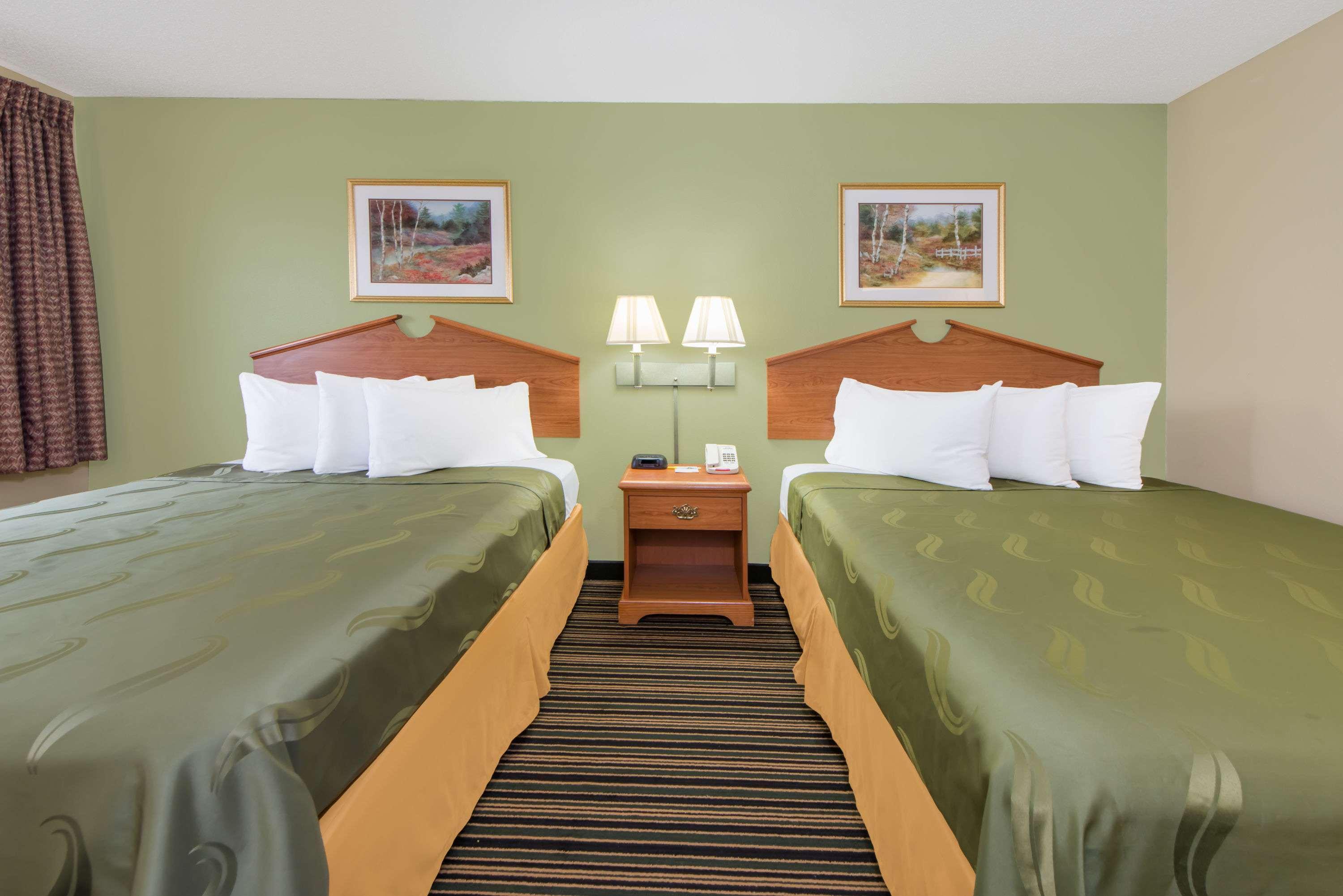 Days Inn By Wyndham Ottumwa Экстерьер фото