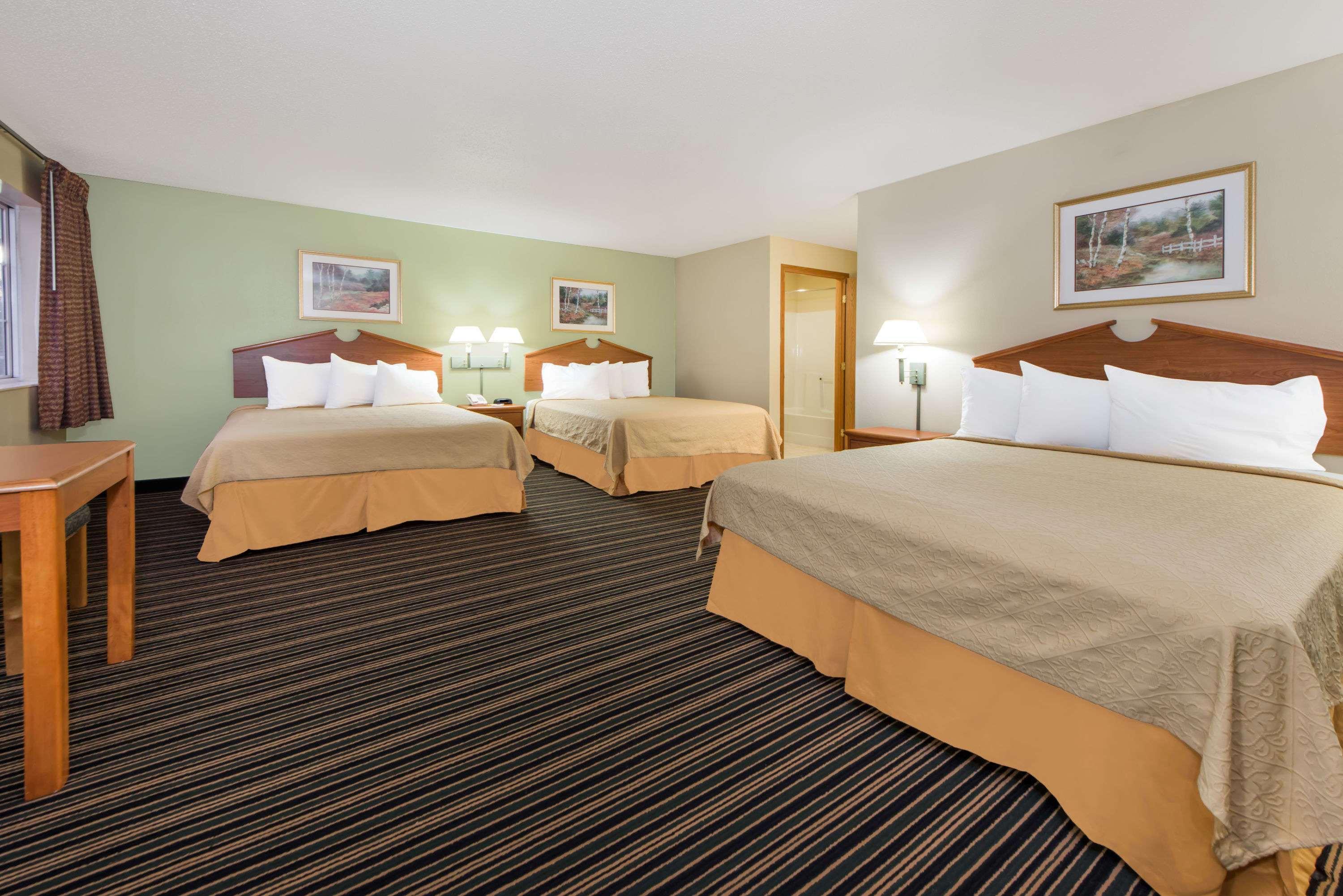 Days Inn By Wyndham Ottumwa Экстерьер фото